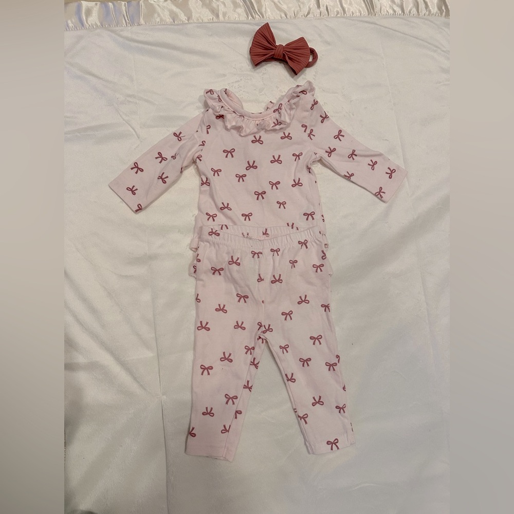 Classic whimsy new without tags cute pink 3 month bows outfit with ruffle butt